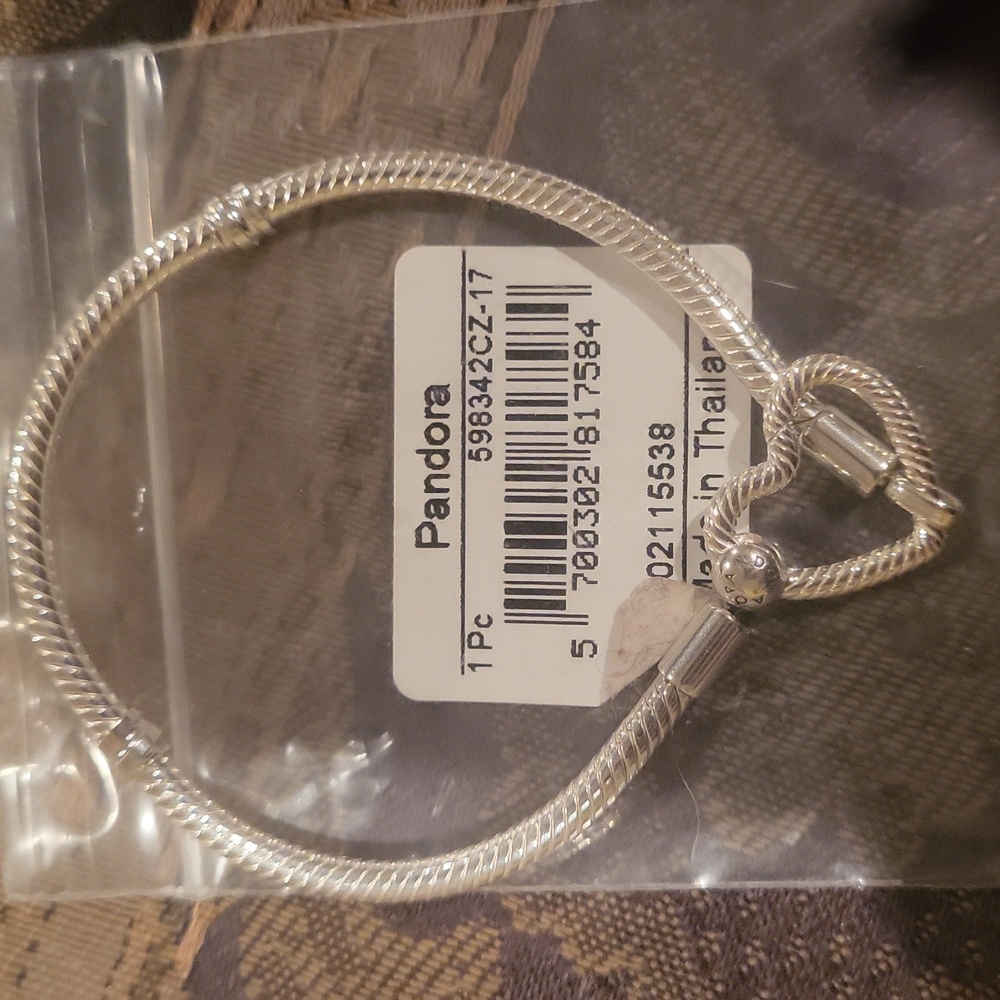Pandora Silver Heart Charm Bracelet Bagged Boxed Heart Clips To Left - Picture 3 of 4